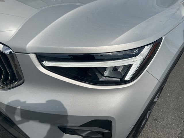 Certified 2025 Volvo XC40 B5 Plus image 8