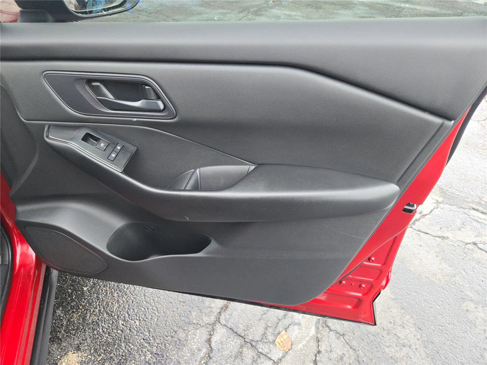 Used 2024 Nissan Rogue S image 6