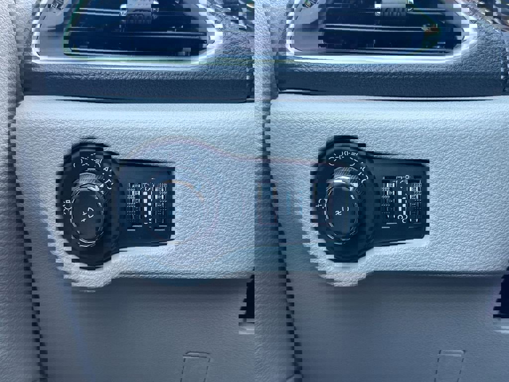 Used 2024 Chrysler Pacifica Limited image 18