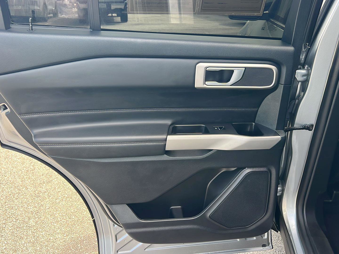 Certified 2024 Ford Explorer XLT RWD image 18