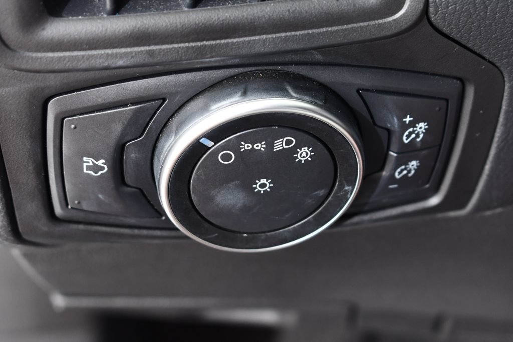 Used 2018 Ford Focus SE w/ Cold Weather Package FWD image 30