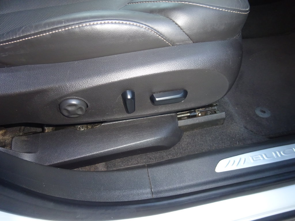 Certified 2017 Buick Envision Essence FWD image 30