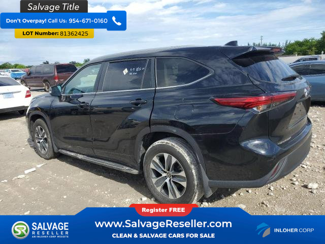 Used 2023 Toyota Highlander XLE AWD/4WD image 3