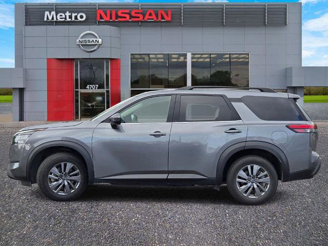 Certified 2025 Nissan Pathfinder SV FWD image 3