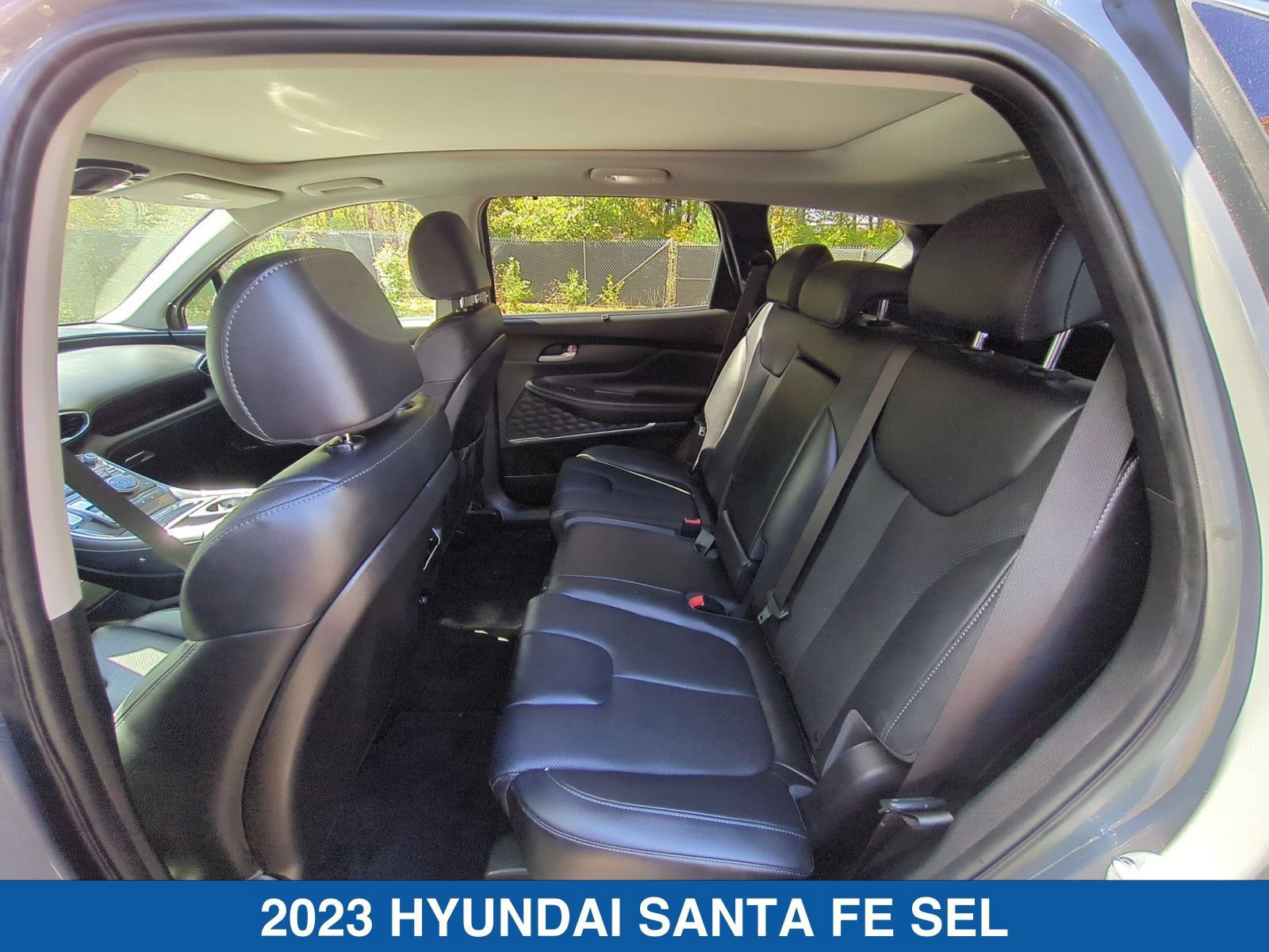 Used 2023 Hyundai Santa Fe SEL w/ Premium Package AWD/4WD image 31