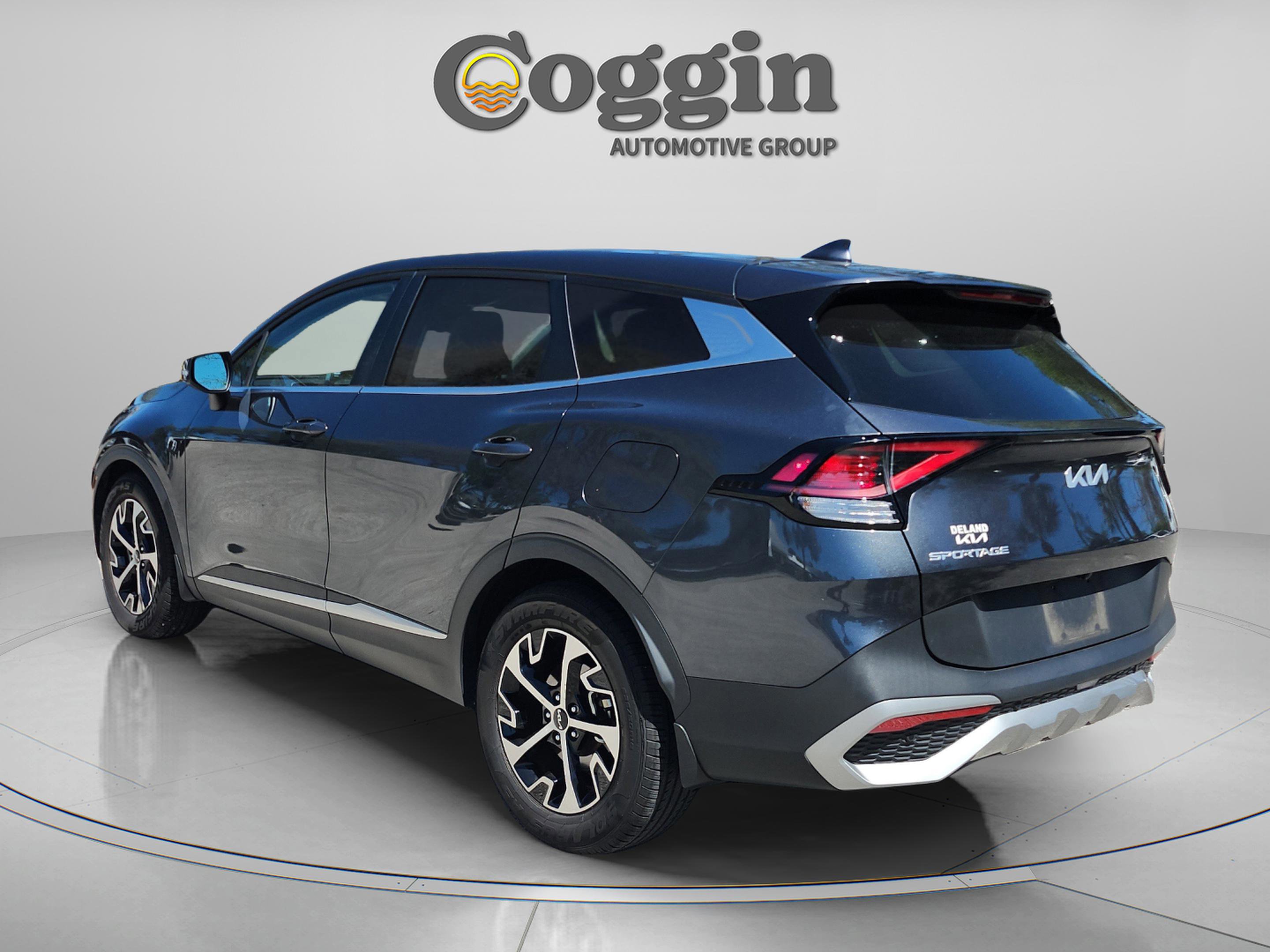 Used 2023 Kia Sportage EX image 3