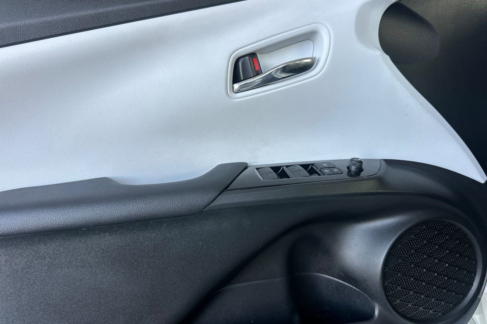 Certified 2020 Toyota Prius LE w/ Carpet Mat Package image 13