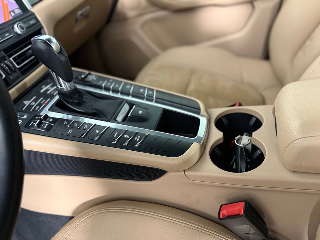 Certified 2019 Porsche Macan AWD/4WD image 23