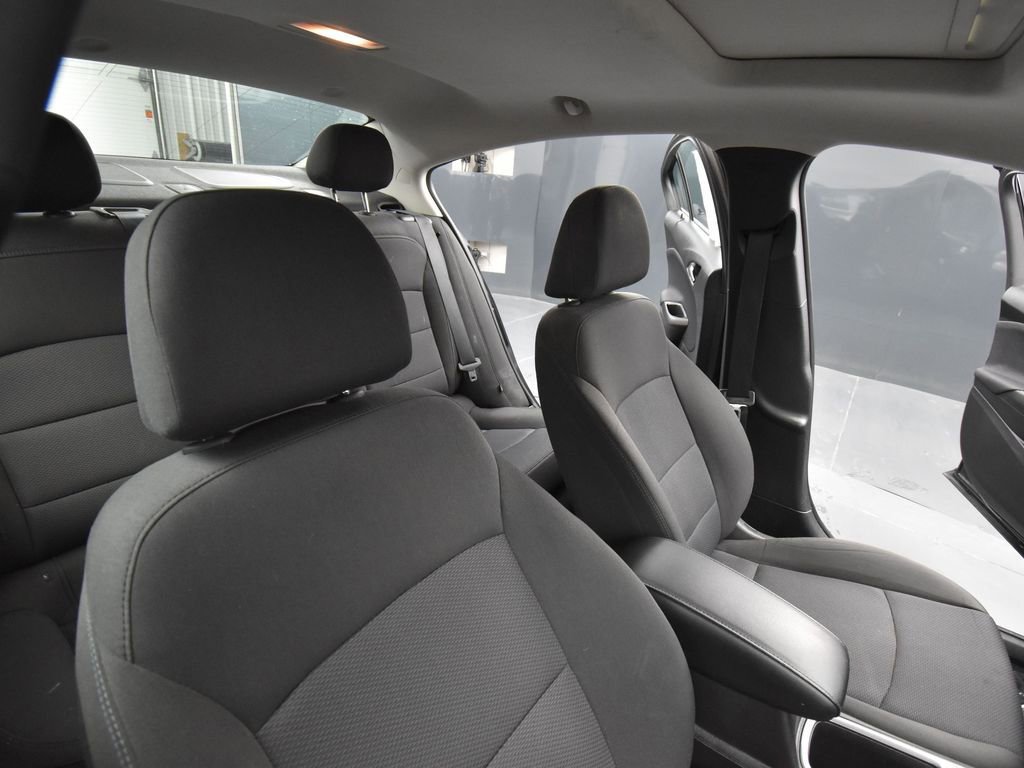 Used 2018 Chevrolet Cruze LT w/ LT True North Edition image 17