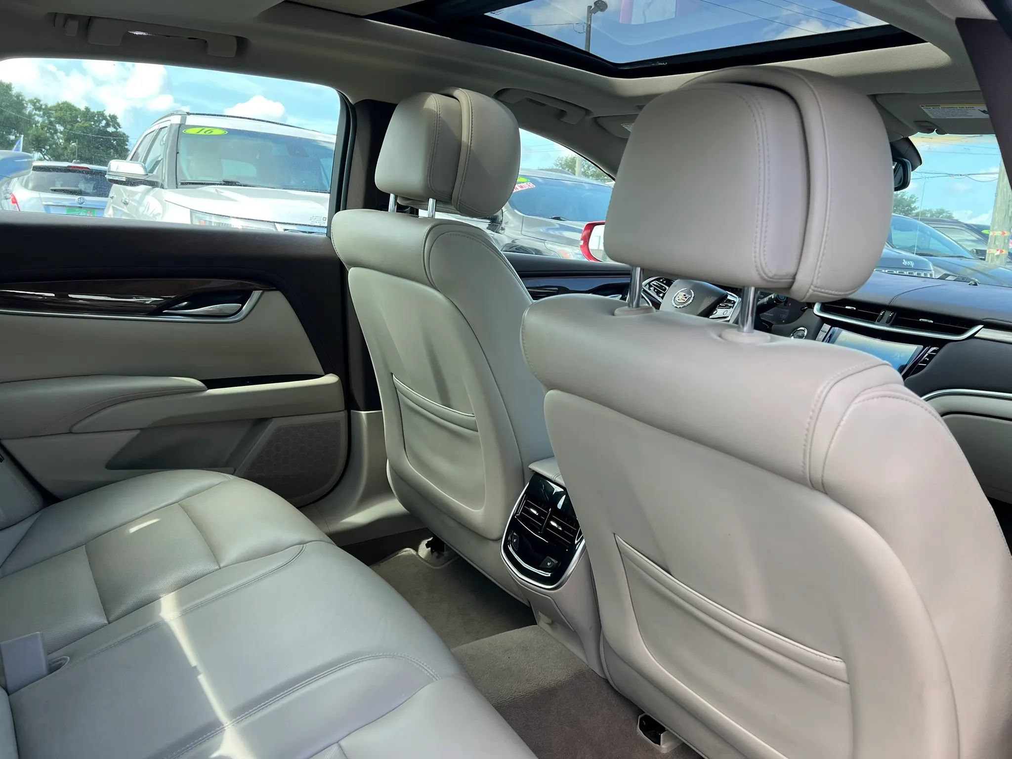 Used 2013 Cadillac XTS Luxury FWD image 16