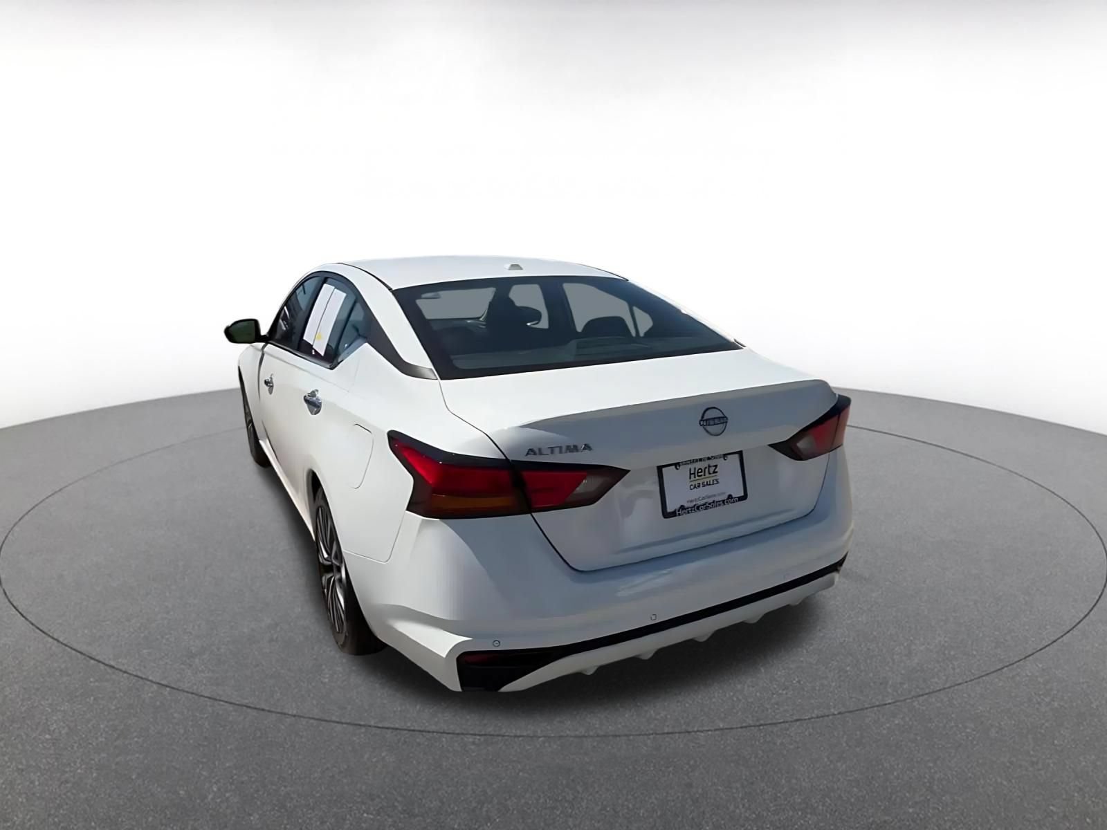 Used 2025 Nissan Altima 2.5 SV FWD image 11