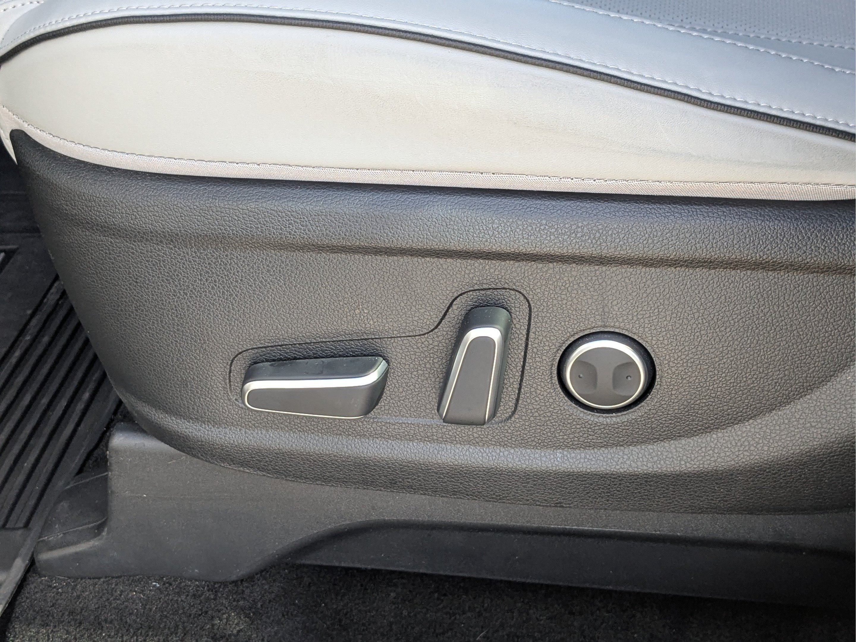 Used 2025 Hyundai Palisade SEL FWD image 19