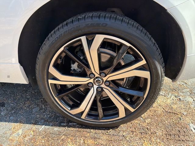 Used 2022 Volvo XC60 T8 R-Design w/ Advanced Package image 6