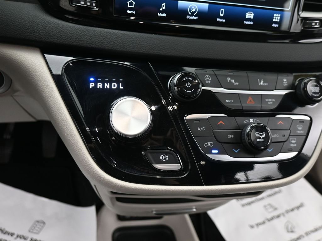 Used 2024 Chrysler Pacifica Touring-L image 22