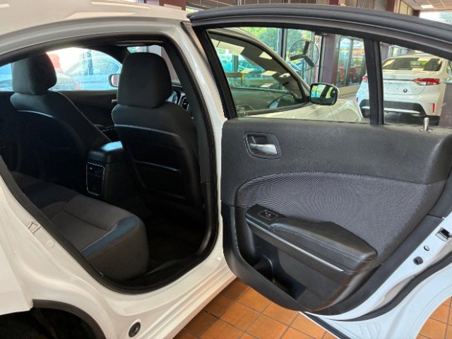 Used 2018 Dodge Charger SXT image 30