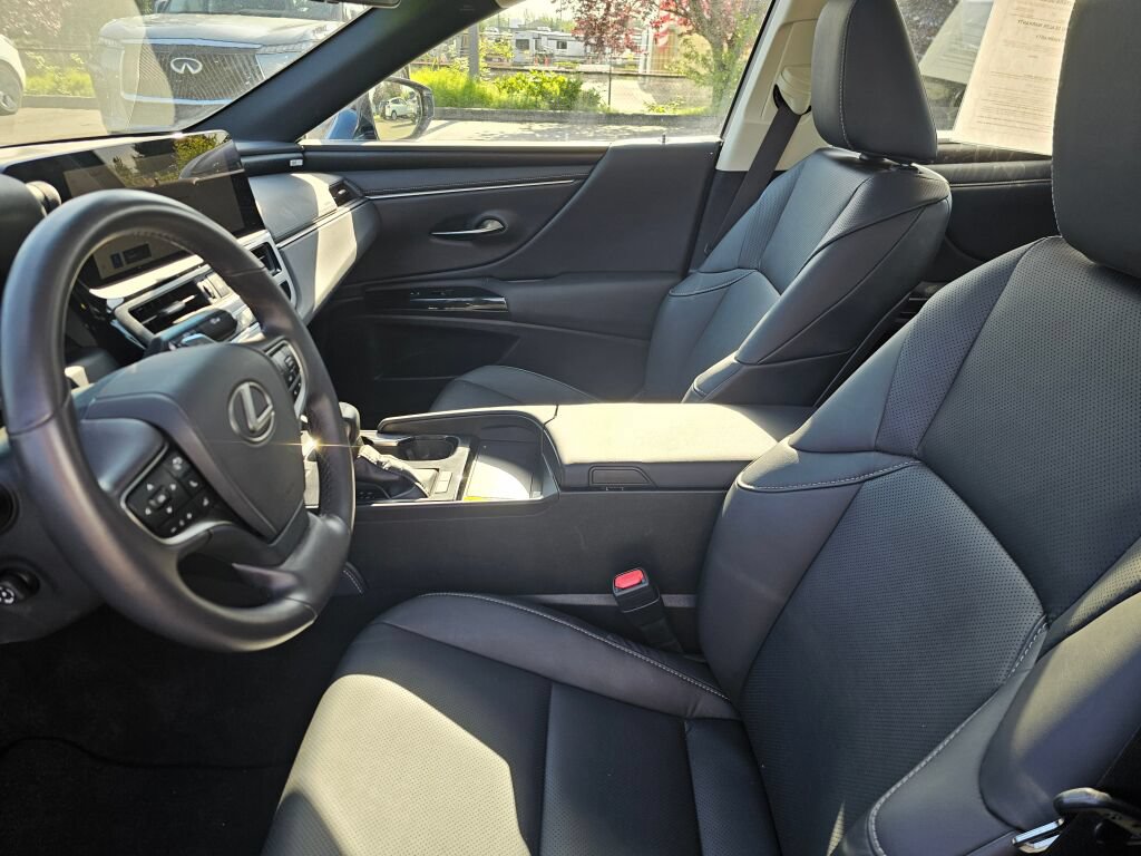 Used 2025 Lexus ES 300h w/ Premium Package FWD image 24