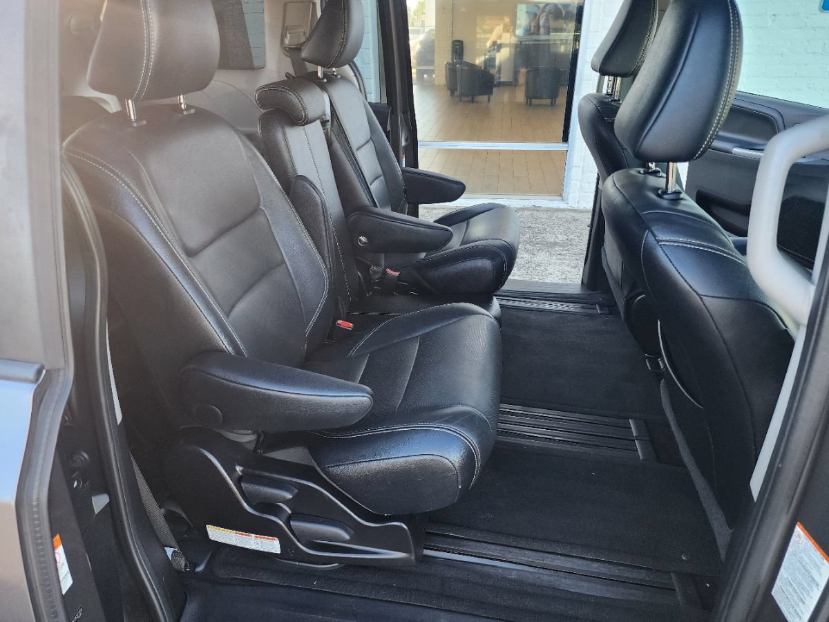 Used 2015 Toyota Sienna SE w/ SE Preferred Package FWD image 11