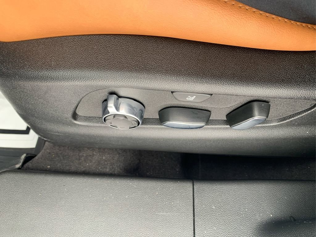 Used 2025 Cadillac XT4 Sport image 33