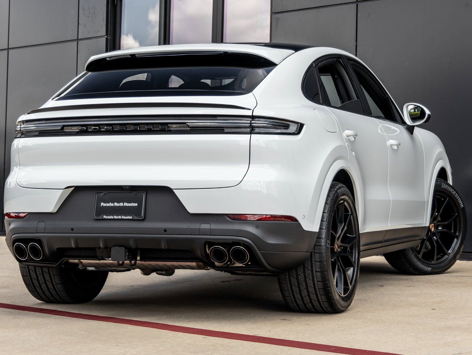 Certified 2025 Porsche Cayenne Coupe image 11