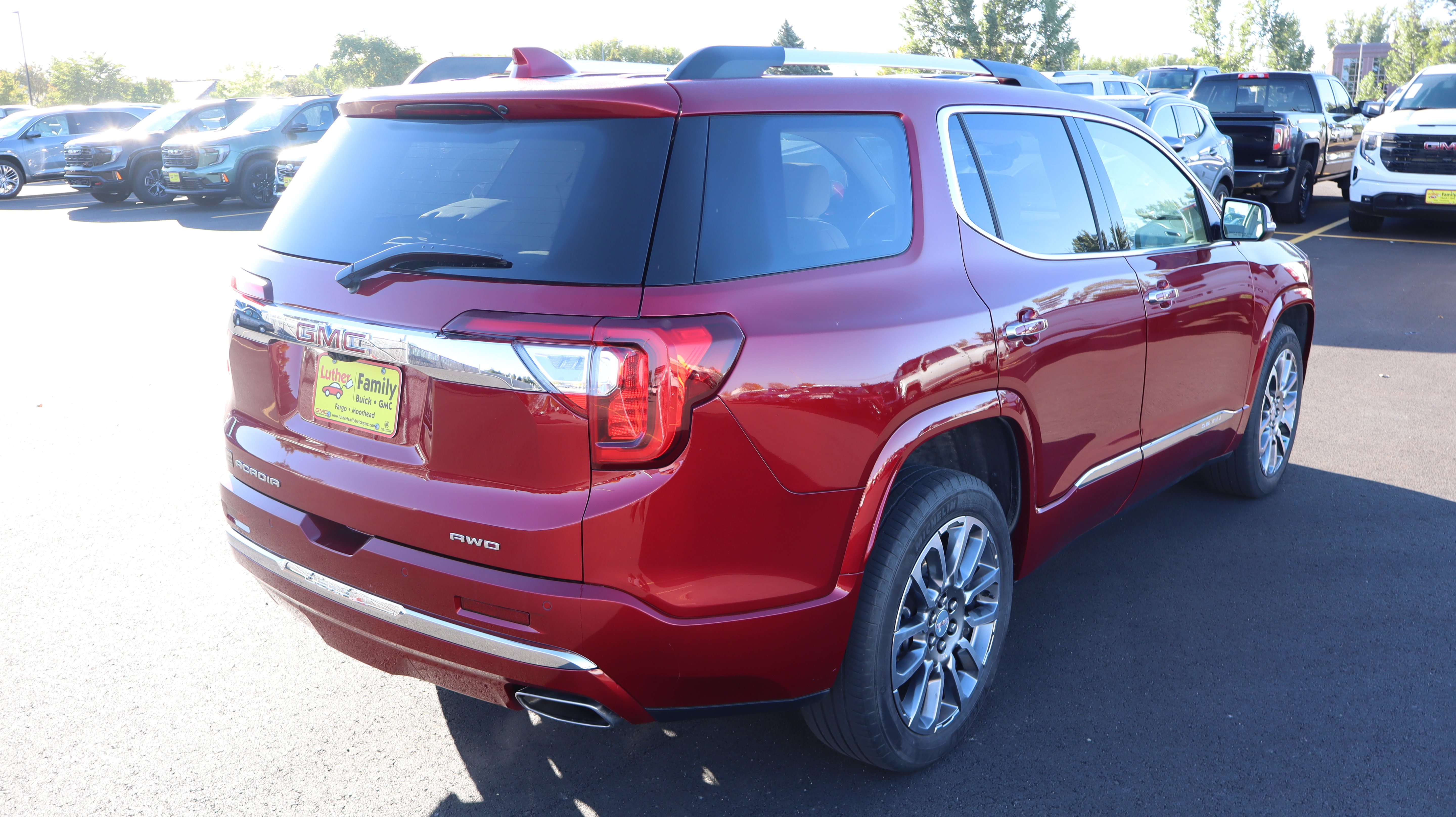 Used 2023 GMC Acadia Denali w/ Denali Ultimate Package AWD/4WD image 7