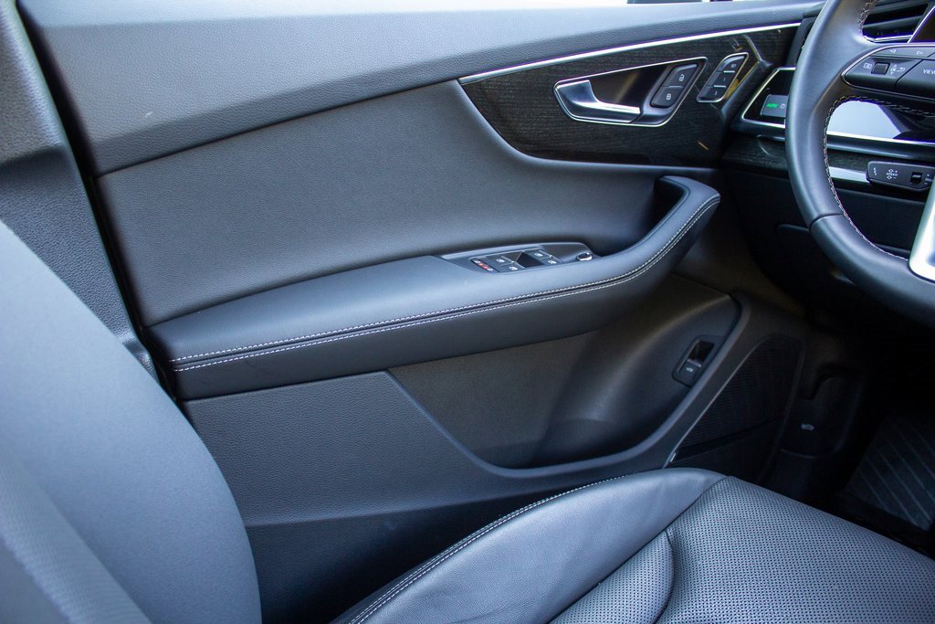 Used 2025 Audi Q7 3.0T Premium Plus image 19