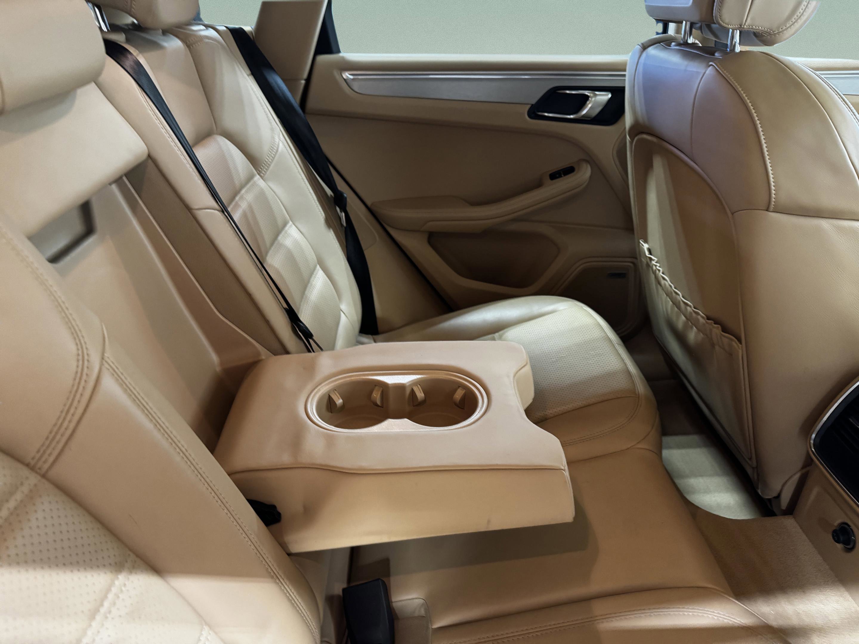 Used 2016 Porsche Macan Turbo image 41