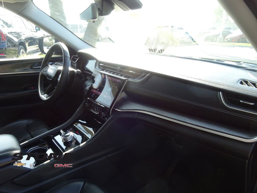 Used 2023 Jeep Grand Cherokee L Limited w/ Luxury Tech Group II image 15