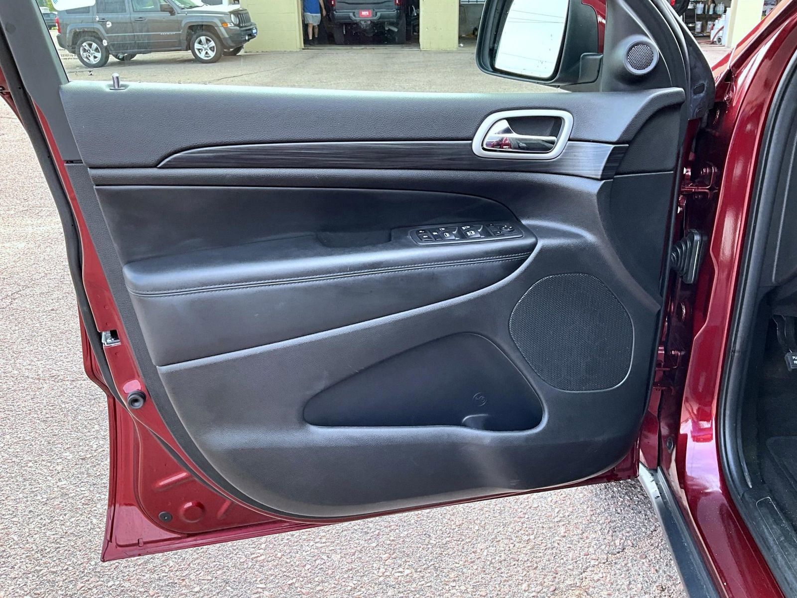 Certified 2022 Jeep Grand Cherokee Laredo X image 9