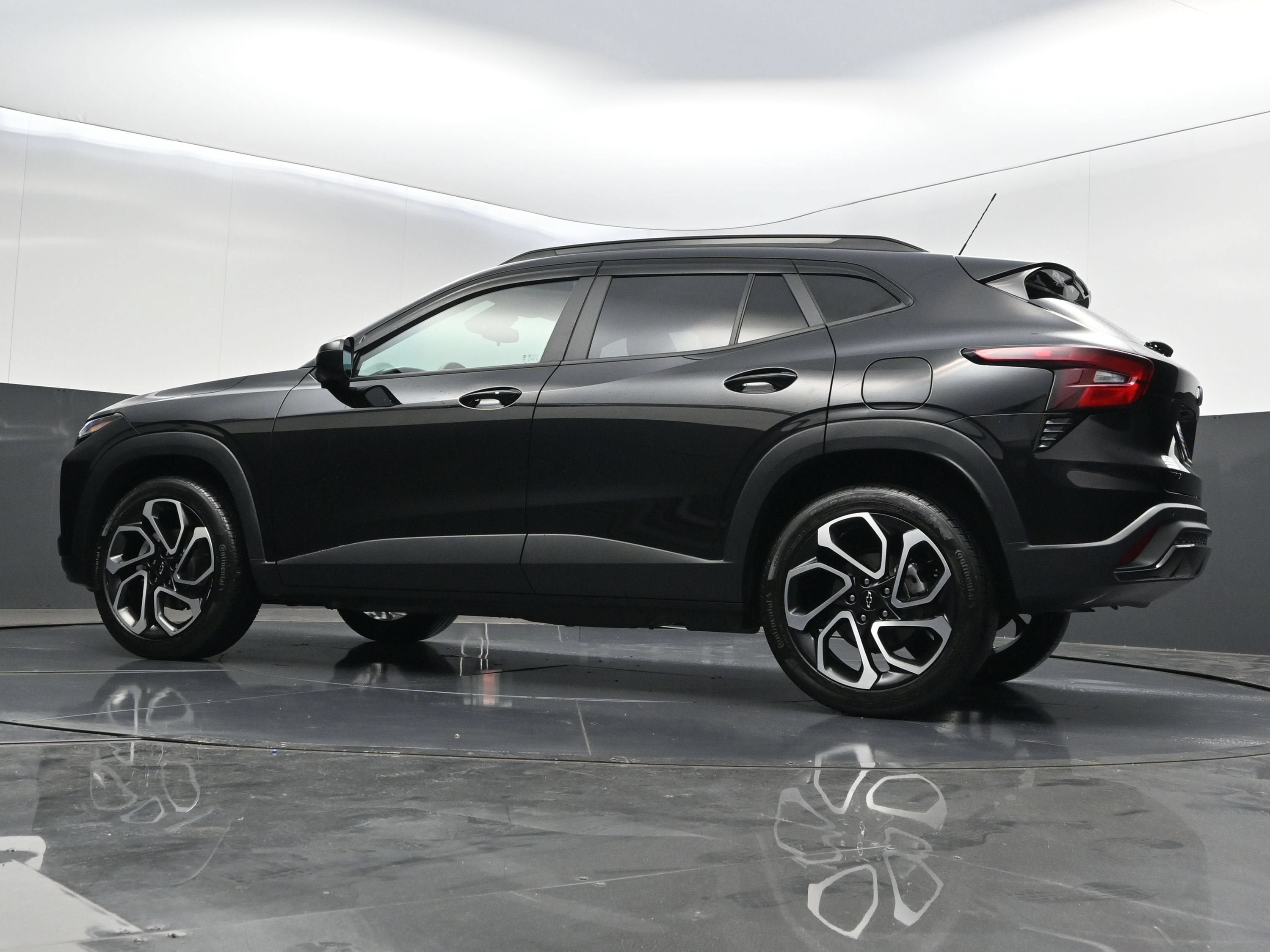 Used 2024 Chevrolet Trax RS w/ Driver Confidence Package FWD image 34