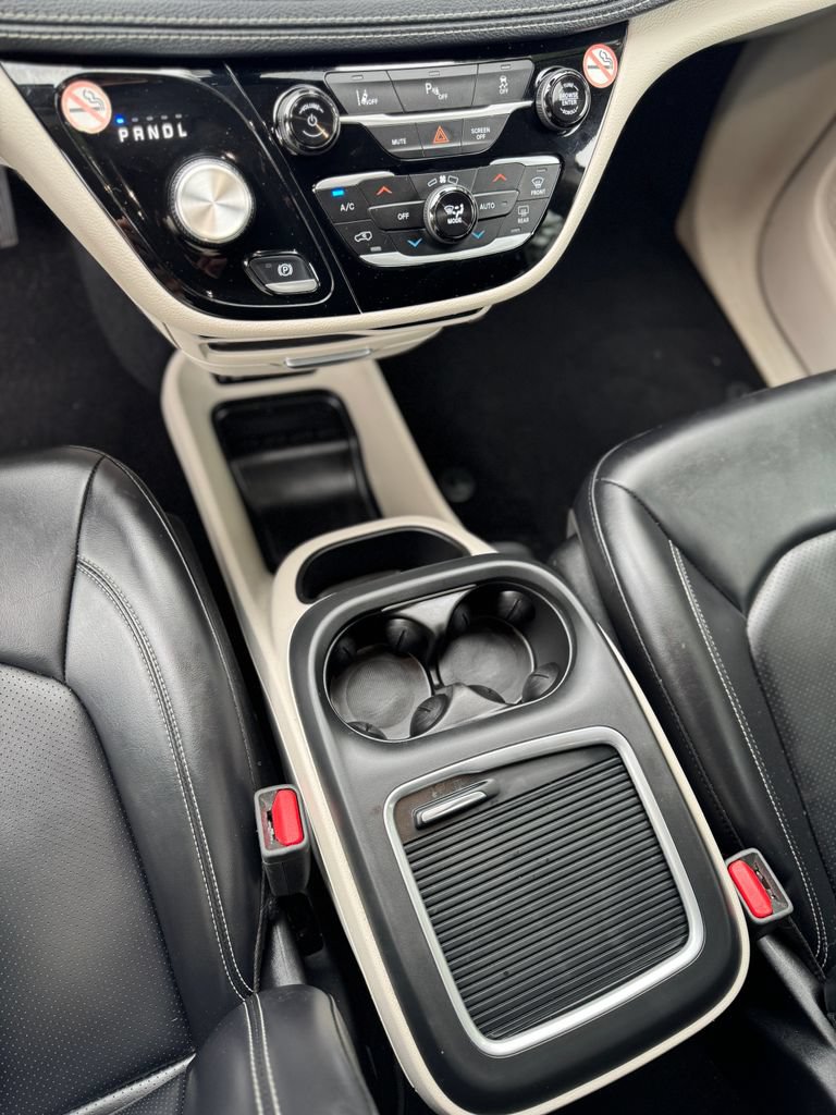 Used 2023 Chrysler Pacifica Touring-L FWD image 20