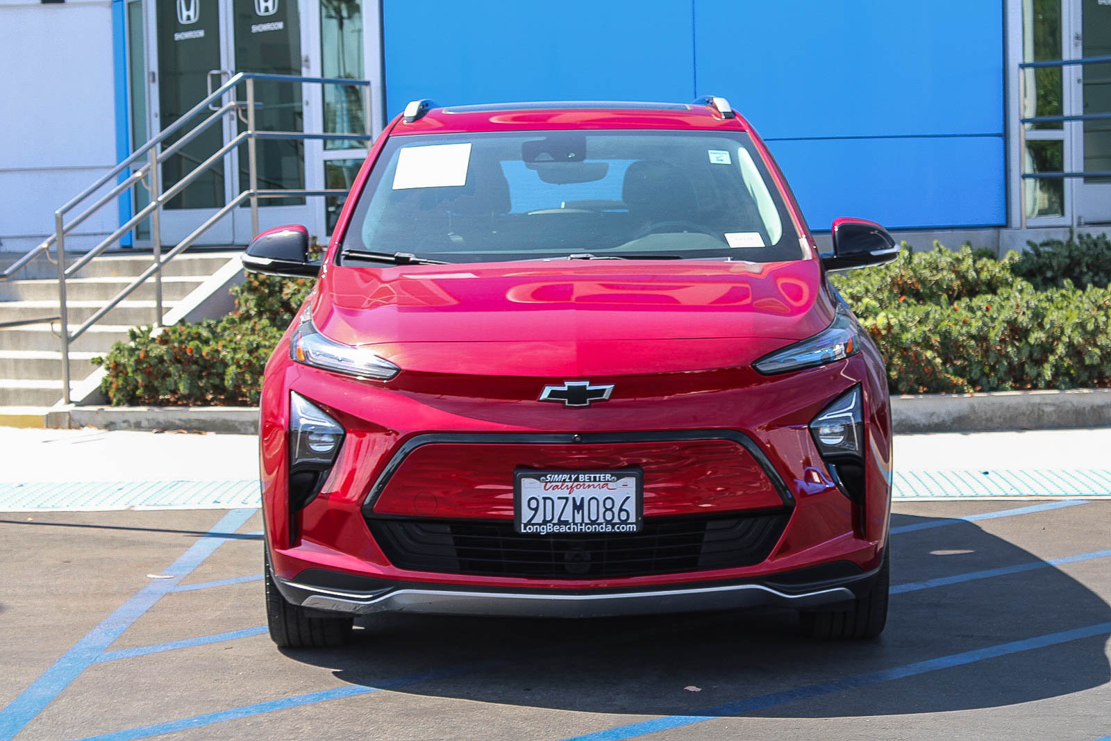 Used 2023 Chevrolet Bolt EUV Premier w/ Sun & Sound Package FWD image 2