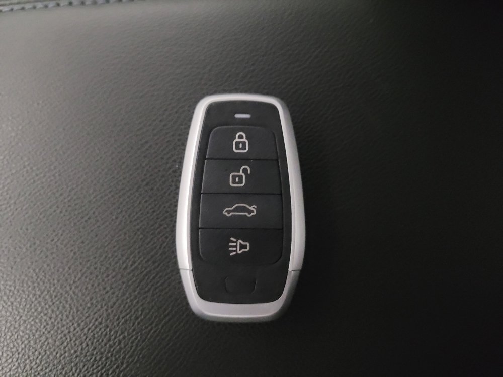 Used 2018 Chevrolet Volt Premier w/ Driver Confidence Package FWD image 32