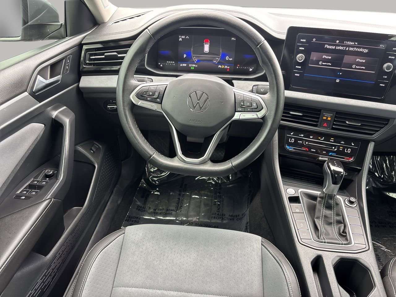 Used 2025 Volkswagen Jetta SE FWD image 11