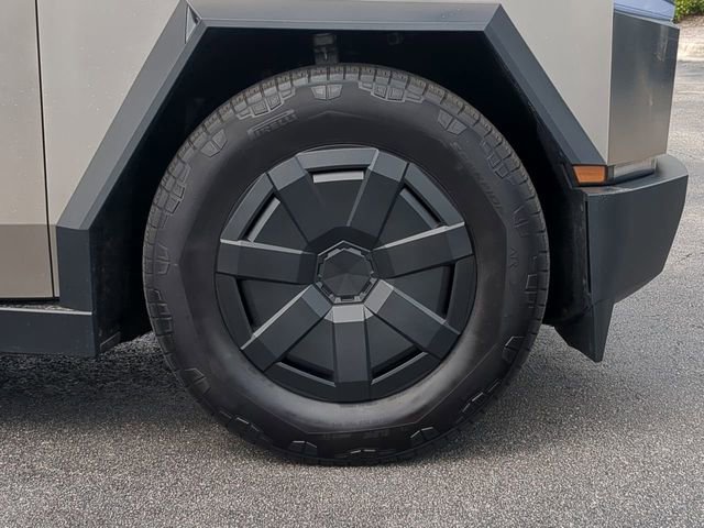 Used 2024 Tesla Cybertruck AWD Crew Cab image 10