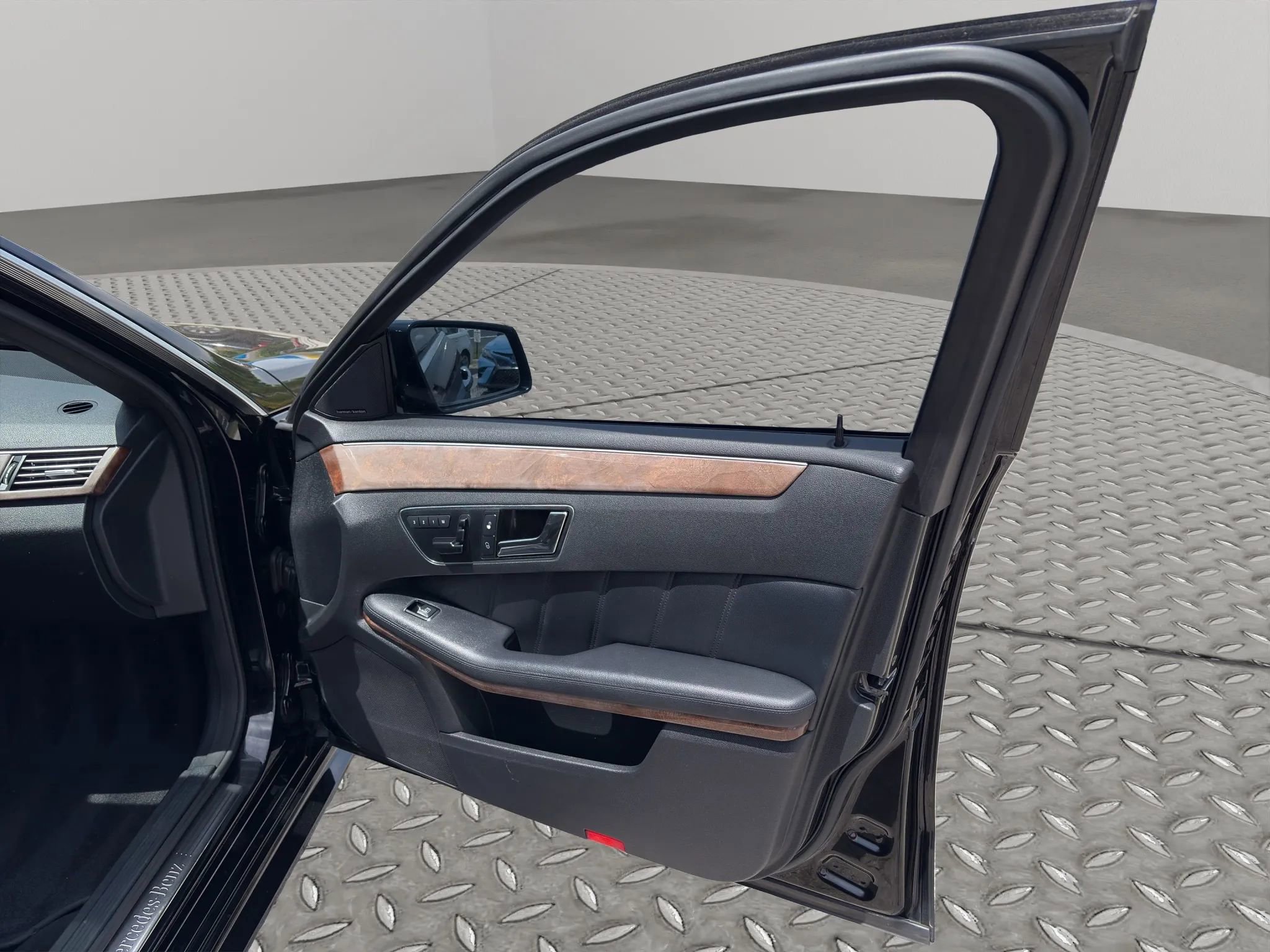 Used 2011 Mercedes-Benz E 350 Sedan image 22