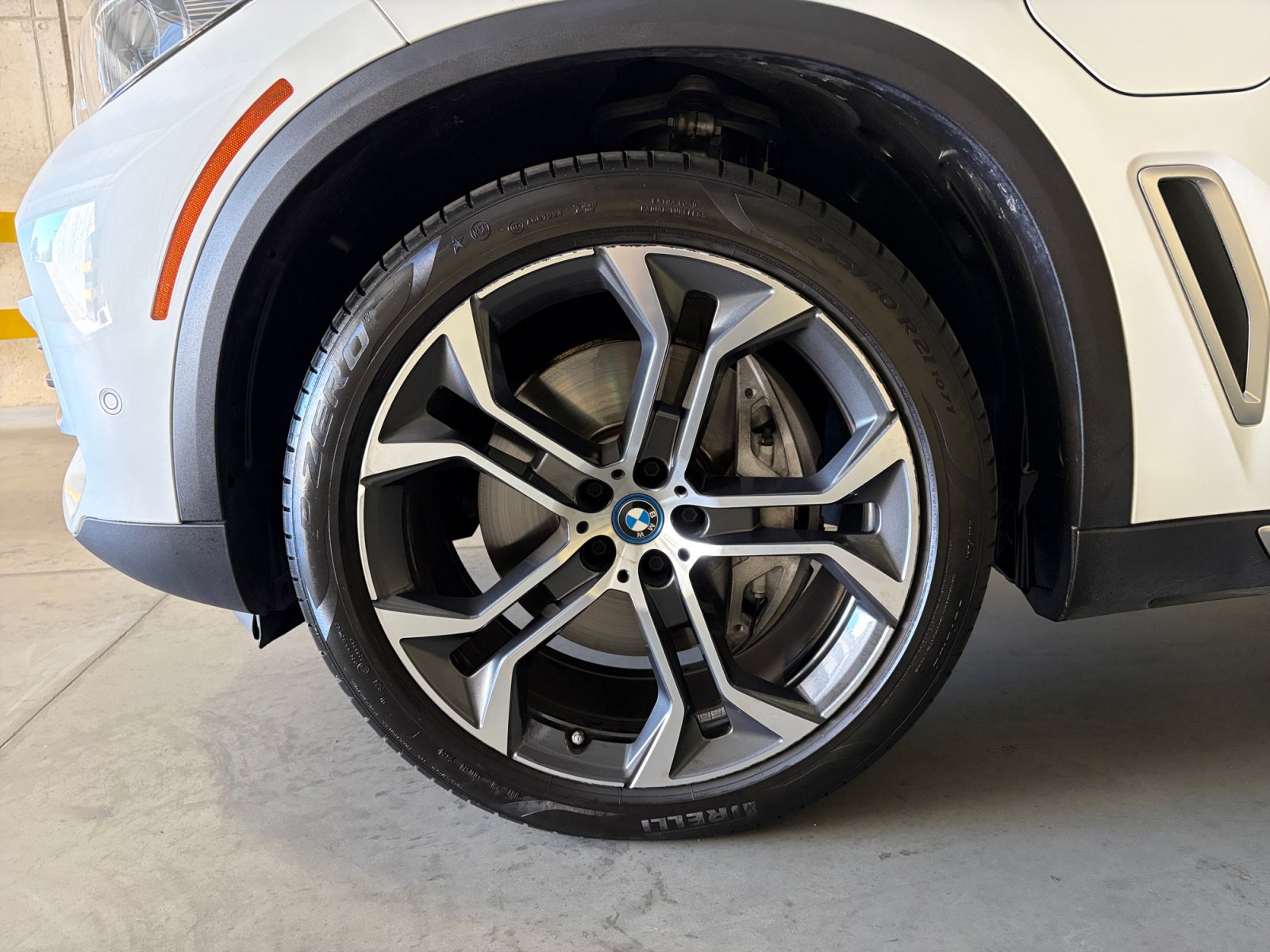 Used 2023 BMW X5 xDrive45e w/ Executive Package AWD/4WD image 18