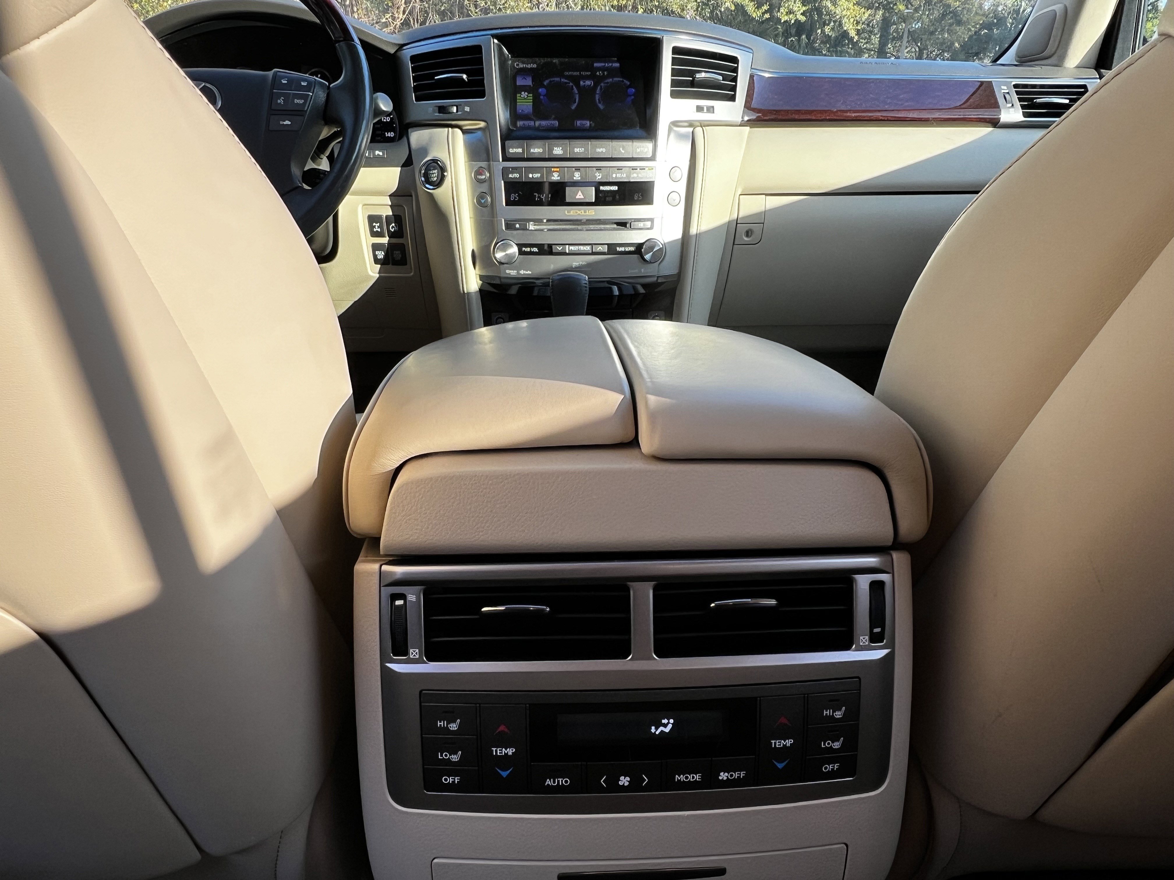 Used 2014 Lexus LX 570 4WD image 37