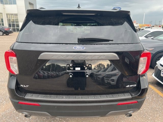 Used 2023 Ford Explorer XLT w/ Equipment Group 202A image 4