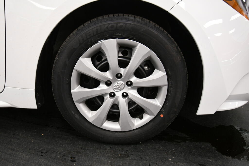 Certified 2024 Toyota Corolla LE image 28