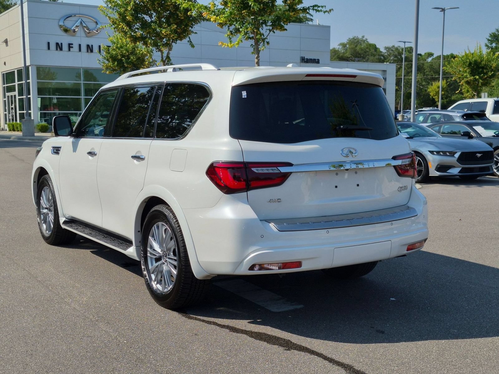 Used 2023 INFINITI QX80 Luxe w/ Cargo Package AWD/4WD image 5