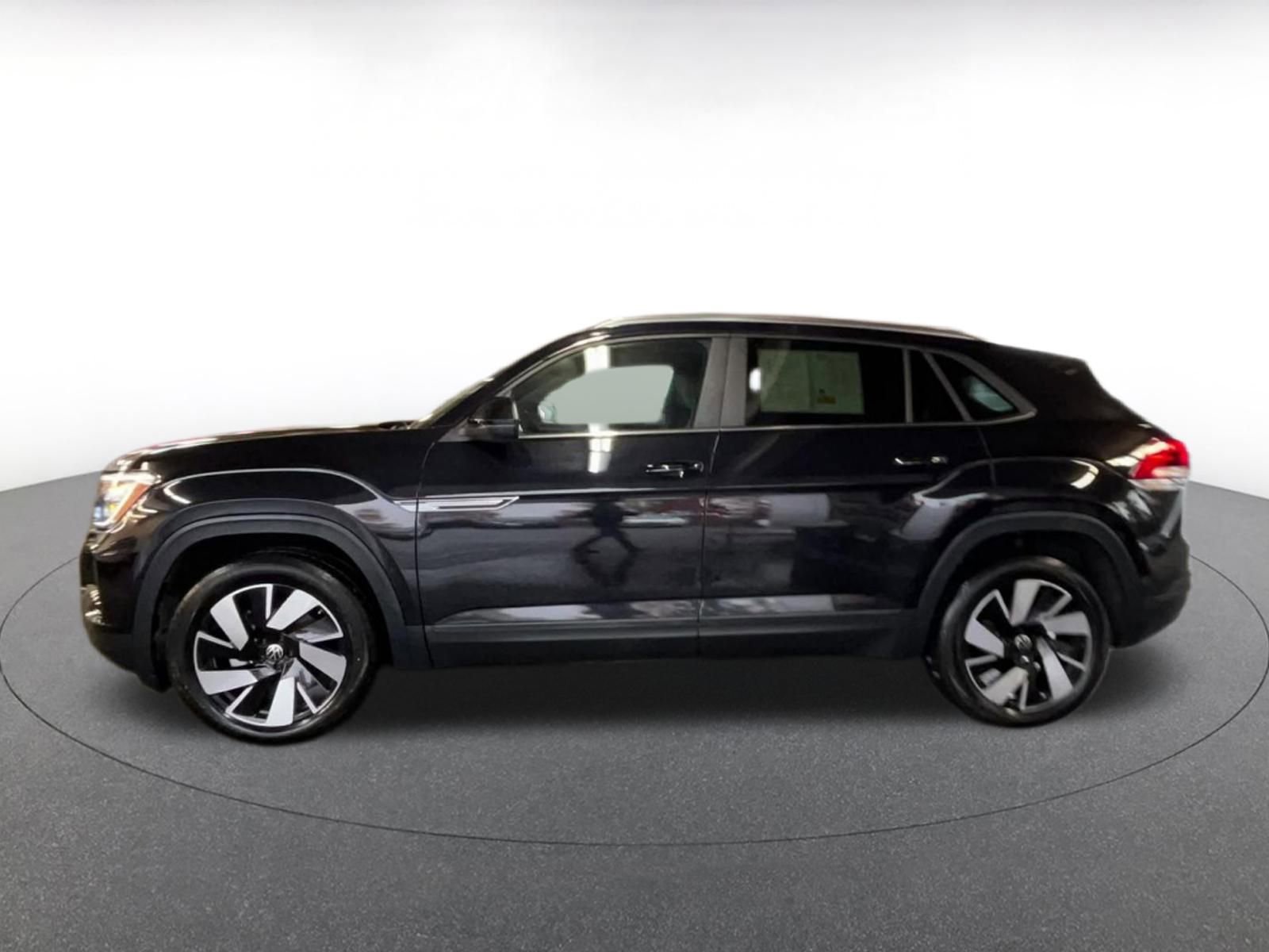 Used 2025 Volkswagen Atlas Cross Sport SE image 9