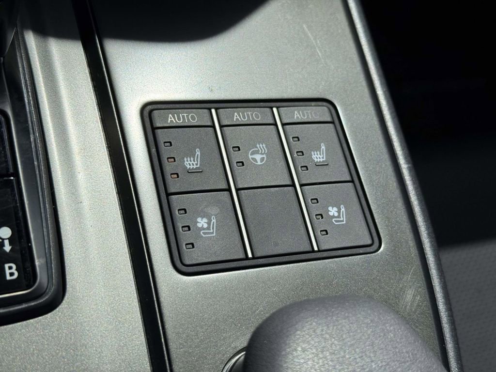 Used 2025 Lexus UX 300h AWD image 24