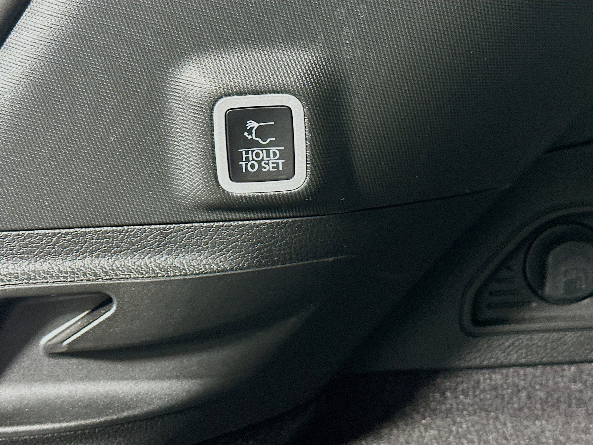 Used 2023 Jeep Grand Cherokee Overland w/ Advanced Protech Group III image 32