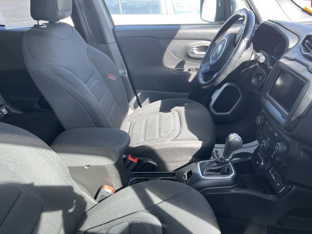 Used 2020 Jeep Renegade Latitude w/ Cold Weather Group image 11