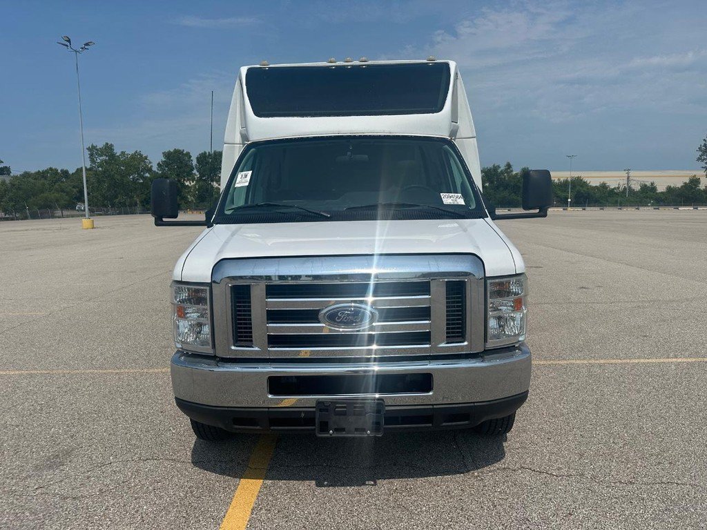 Used 2017 Ford E-450 and Econoline 450 Super Duty w/ Shuttle Bus Prep Package RWD image 11