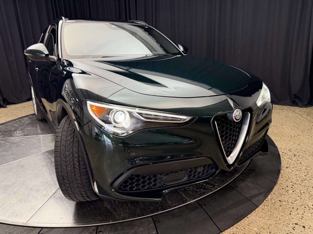 Used 2018 Alfa Romeo Stelvio Ti Sport image 13