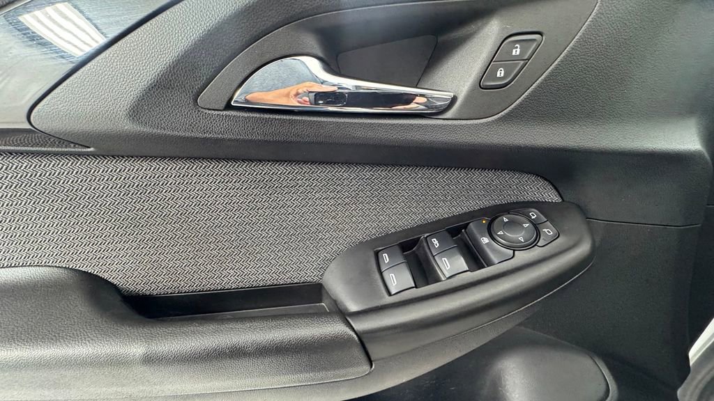 Used 2023 Chevrolet TrailBlazer LT w/ Convenience Package AWD/4WD image 19