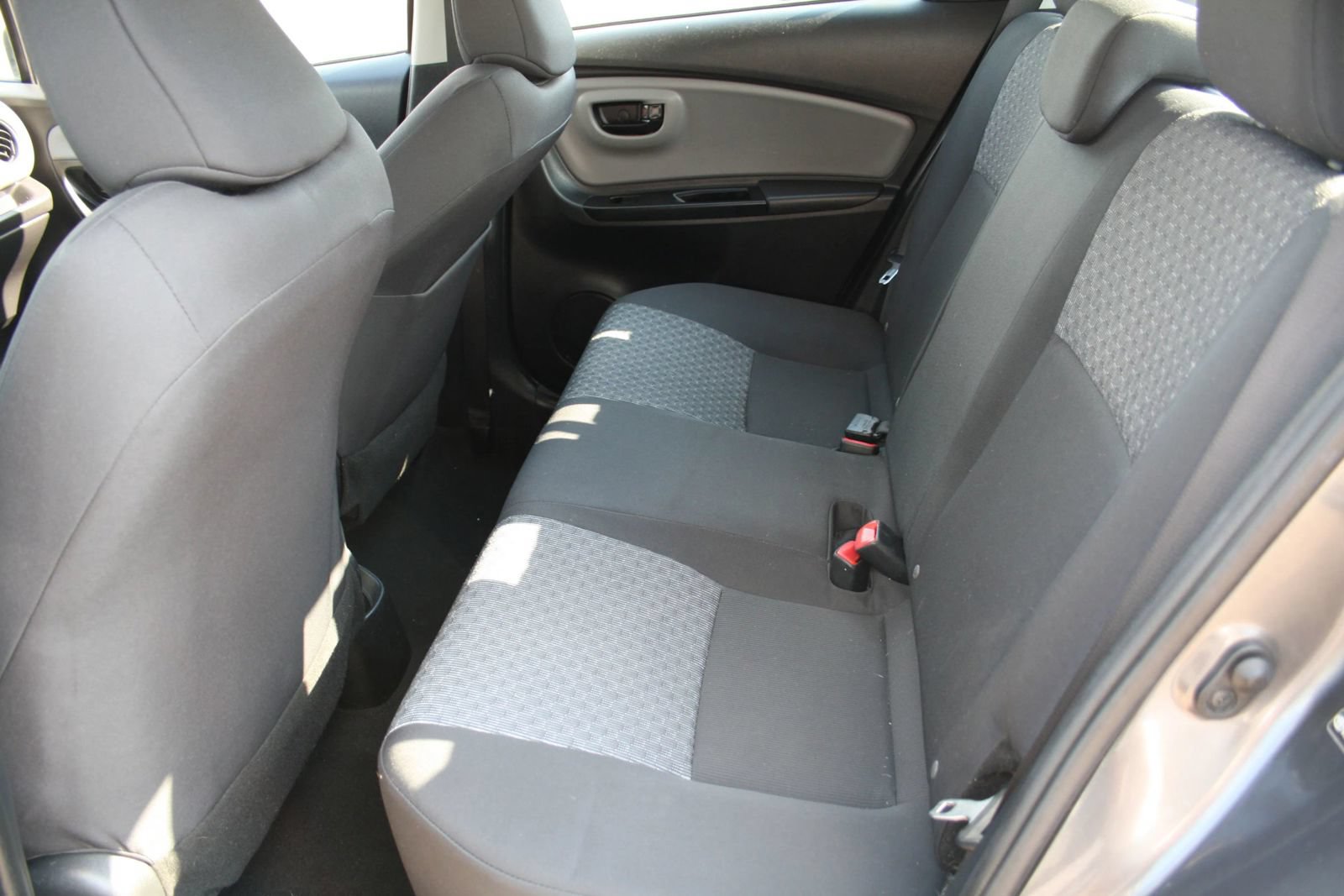 Used 2015 Toyota Yaris L FWD image 14