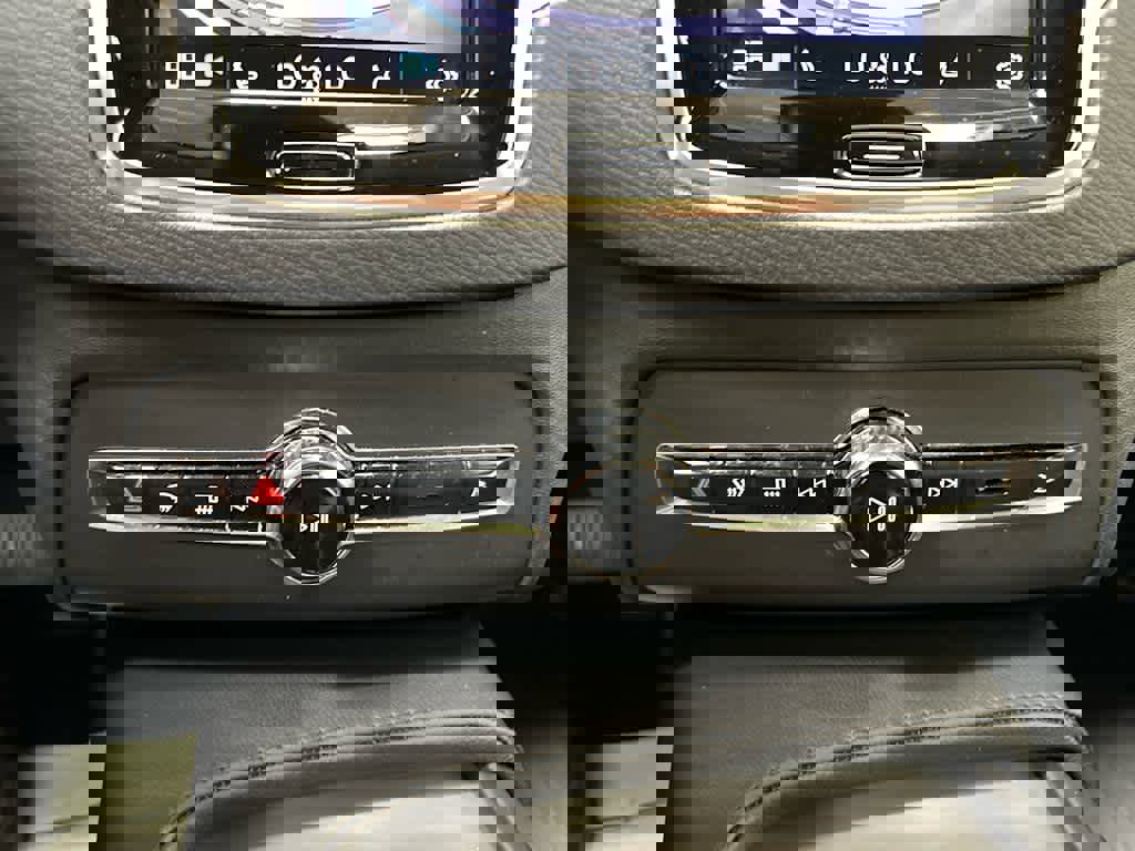 Used 2023 Volvo XC90 B5 Core w/ Protection Package image 19