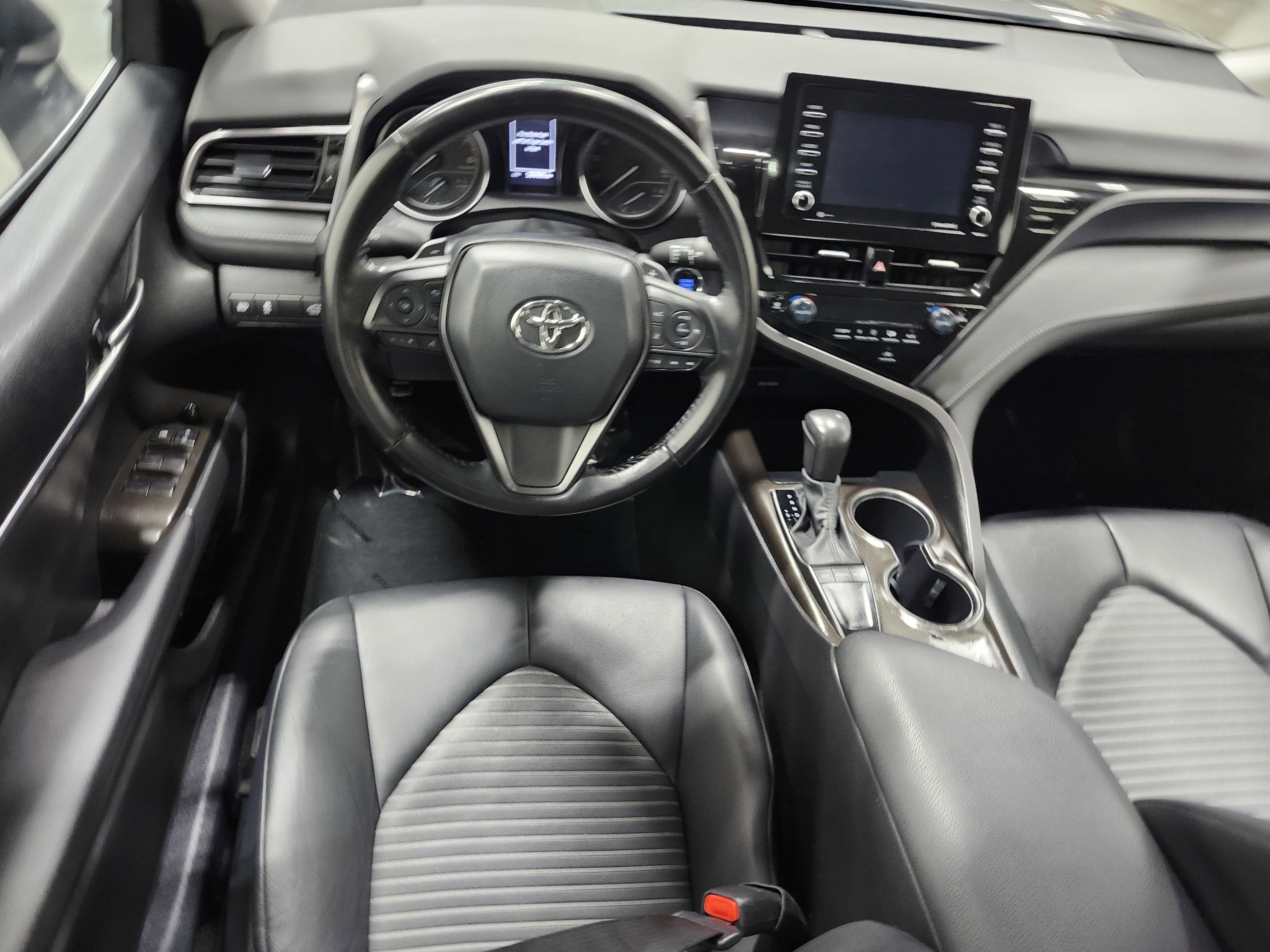 Used 2024 Toyota Camry SE w/ Convenience Package FWD image 18